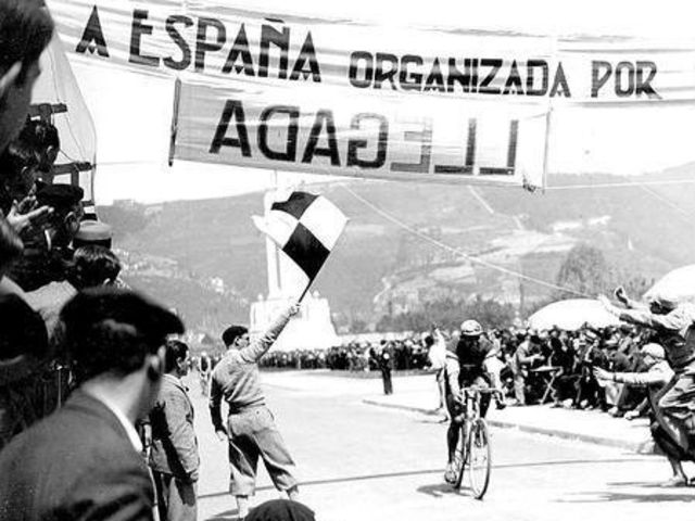 CapoVelo.com - La Vuelta: A Colorful And Caliente History